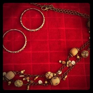 Exotic necklace and bracelet set